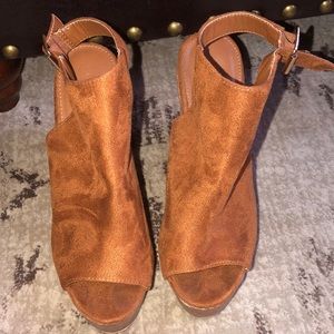 Cute cognac wedge